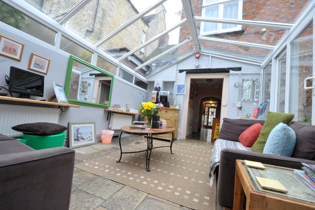 The Witney Guest House Buitenkant foto